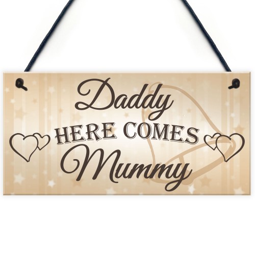 Daddy Here Comes Mummy Hanging Plaque Page Boy Flower Girl Sign