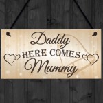 Daddy Here Comes Mummy Hanging Plaque Page Boy Flower Girl Sign